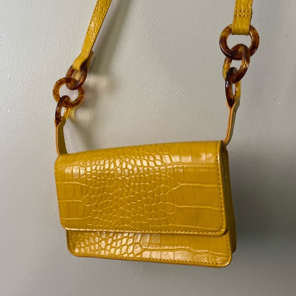 Yellow bag forever 21